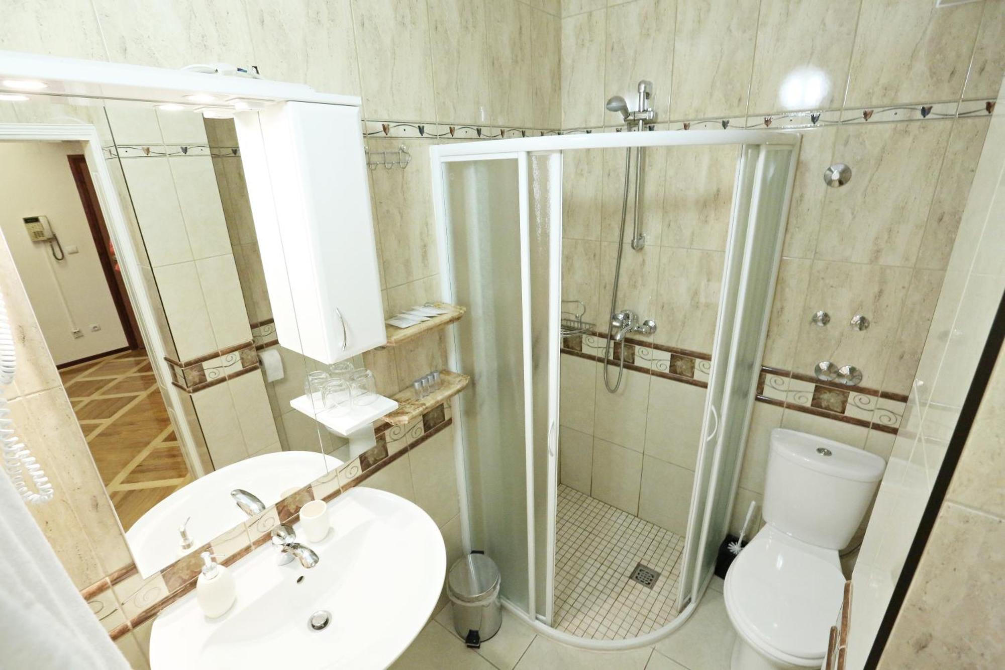 Apartments & Rooms Vienna Осиек Экстерьер фото