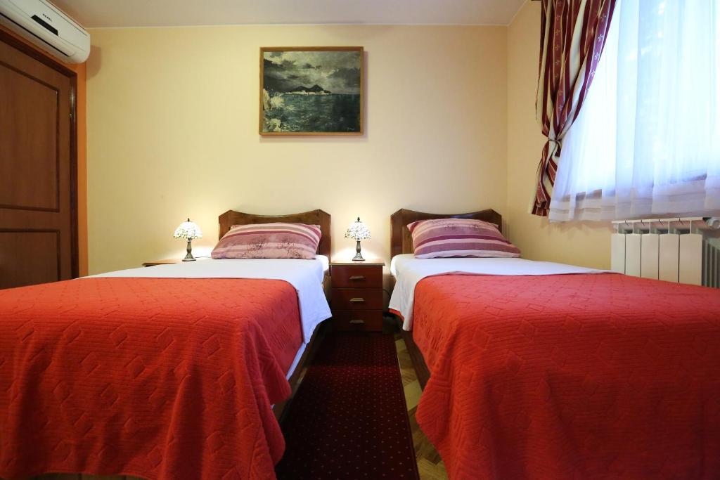 Apartments & Rooms Vienna Осиек Экстерьер фото